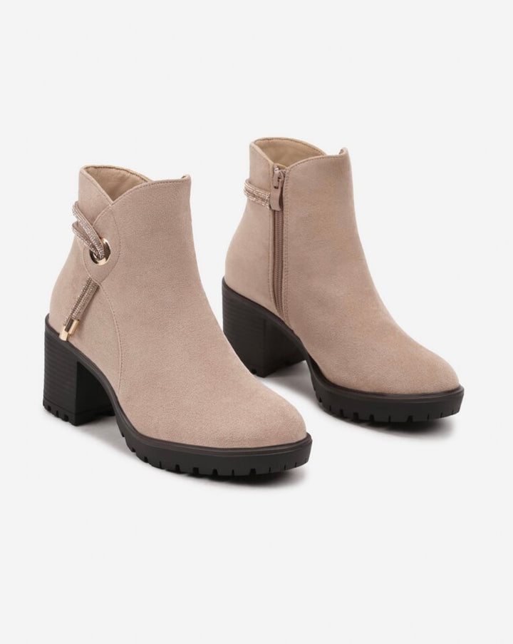 Stivaletto con tacco 8349