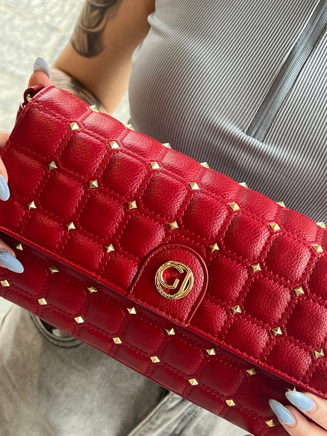 Borsa rossa con borchie Gaudì