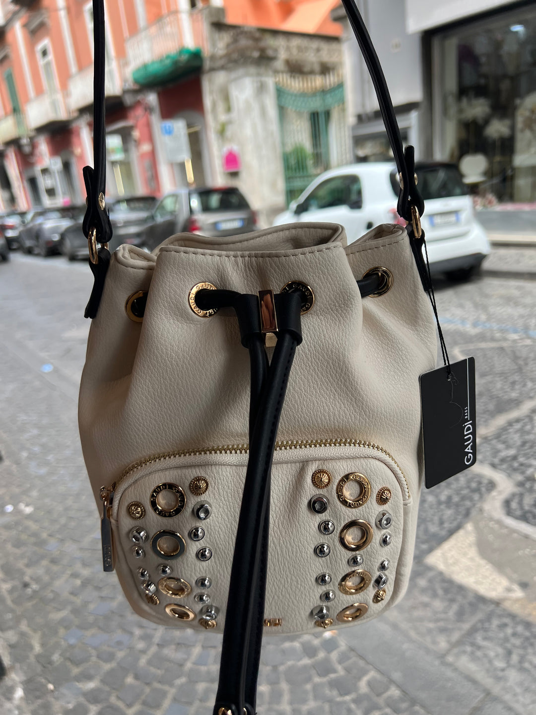 Borsa a sacchetto con borchie Gaudì