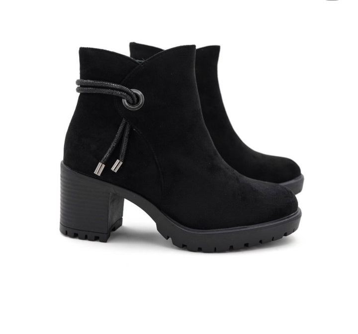 Stivaletto con tacco 8349