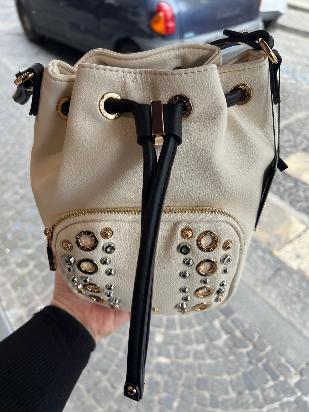 Borsa a sacchetto con borchie Gaudì