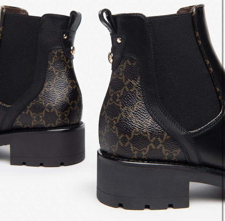 Anfibio logato Nero Giardini I309000D