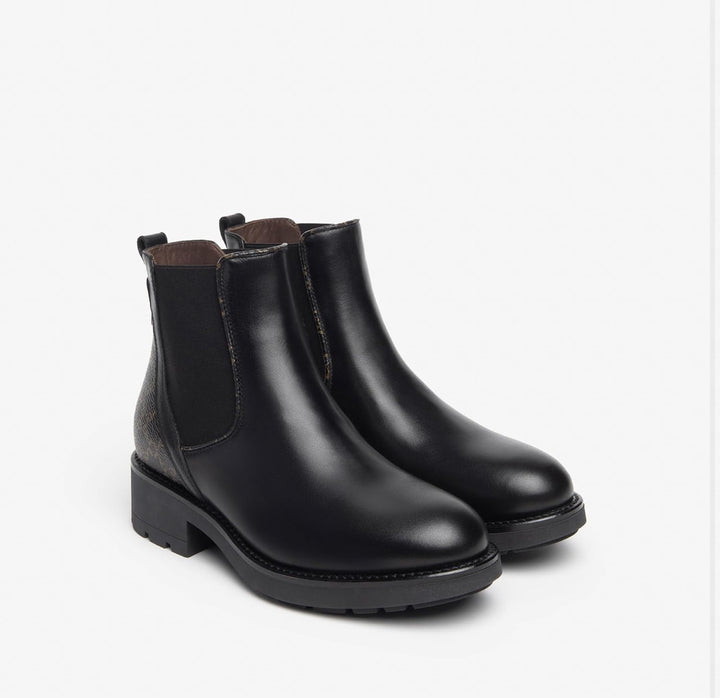 Anfibio logato Nero Giardini I309000D